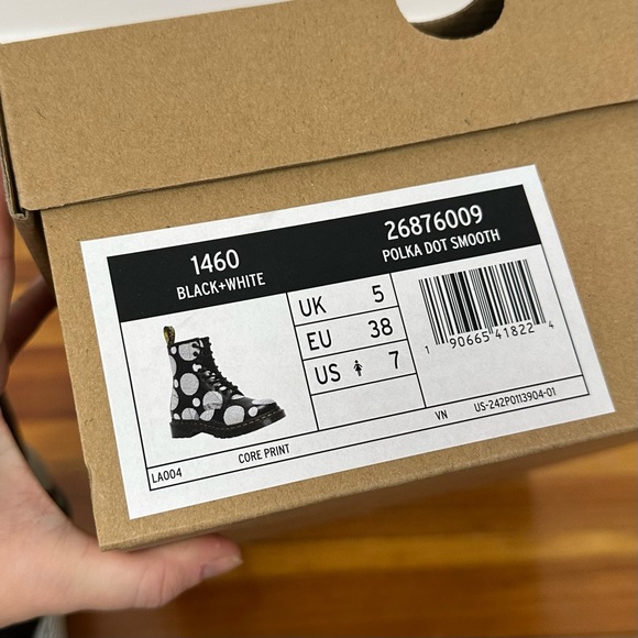 New Dr Martens 7 Black Polka Dot Print 1460 Boot Lace Up Combat Lug Sole Doc - Picture 8 of 12